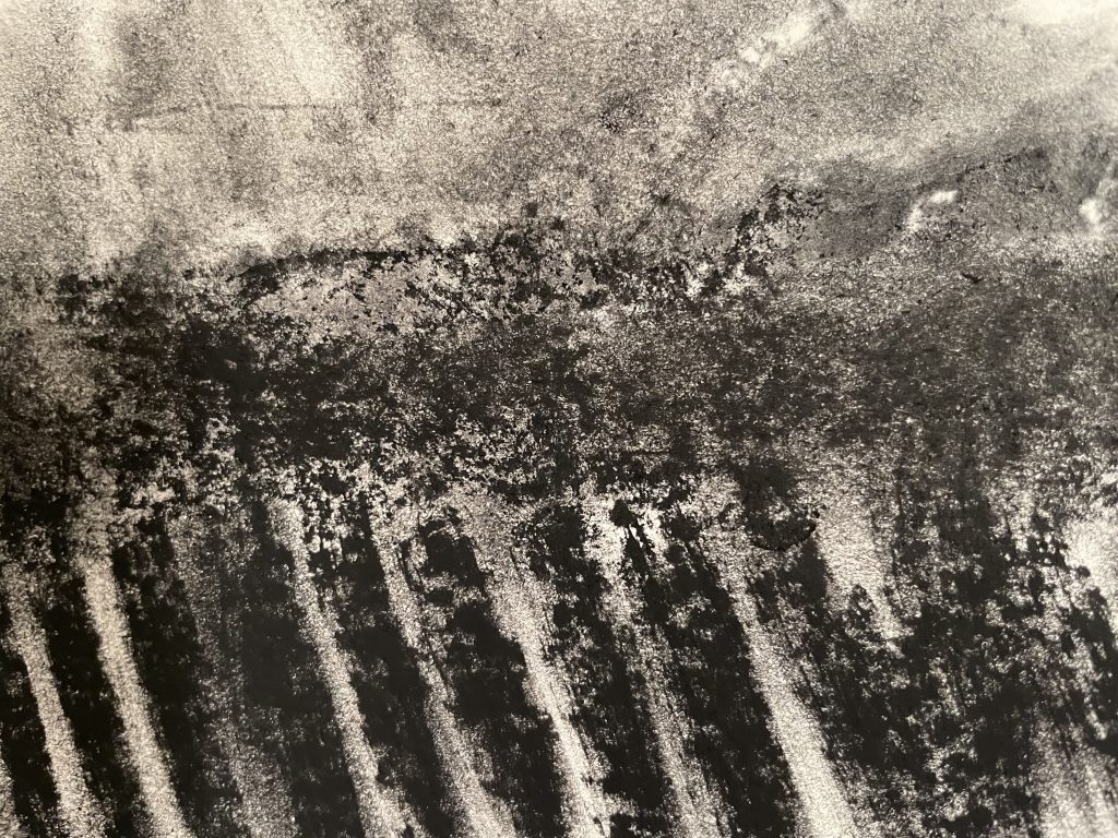 abstrakte monochrome Kohlezeichnung, Studie